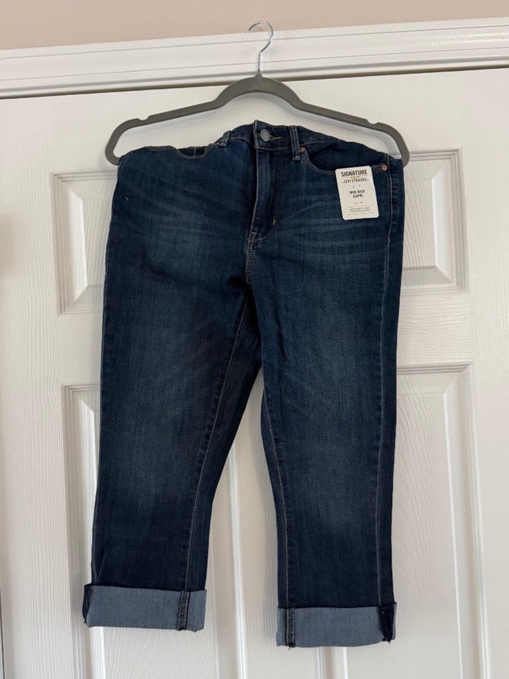 Signature Levi Strauss Mid-Rise Capri Jeans